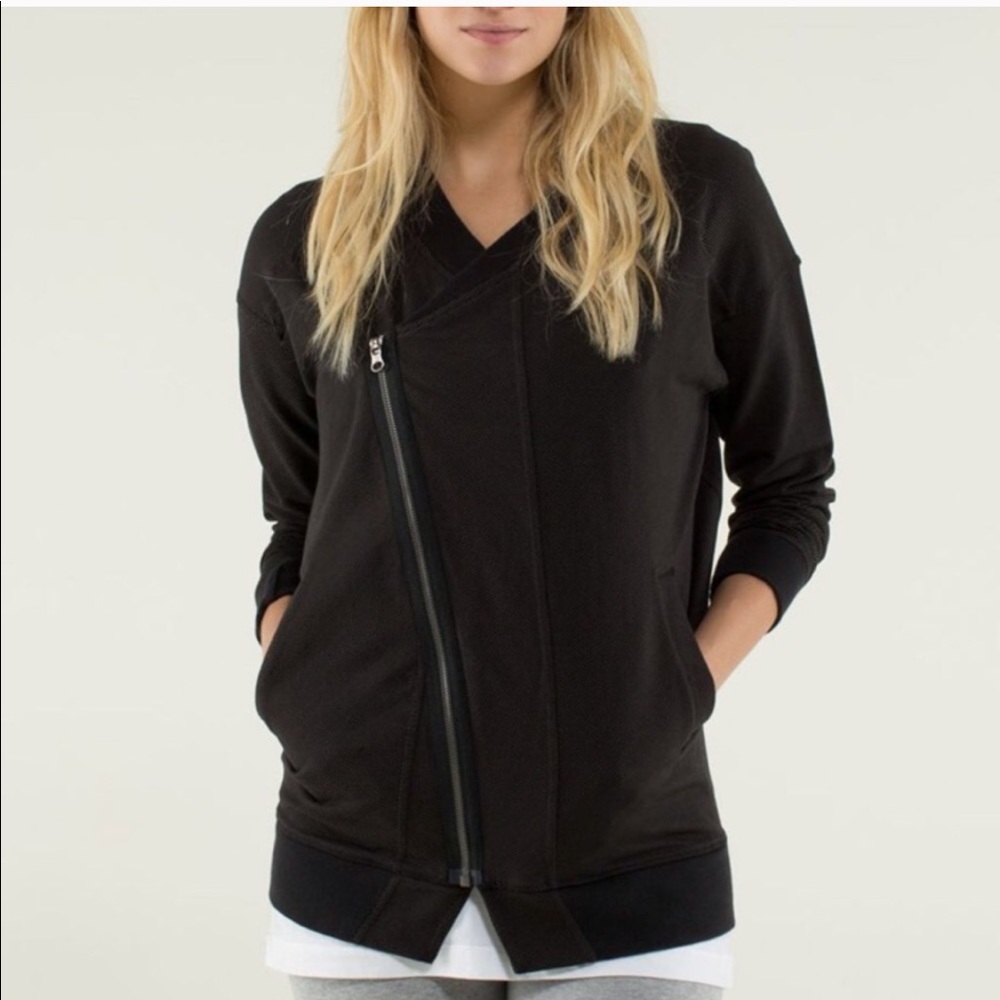 Lululemon Mula Bundle Wrap